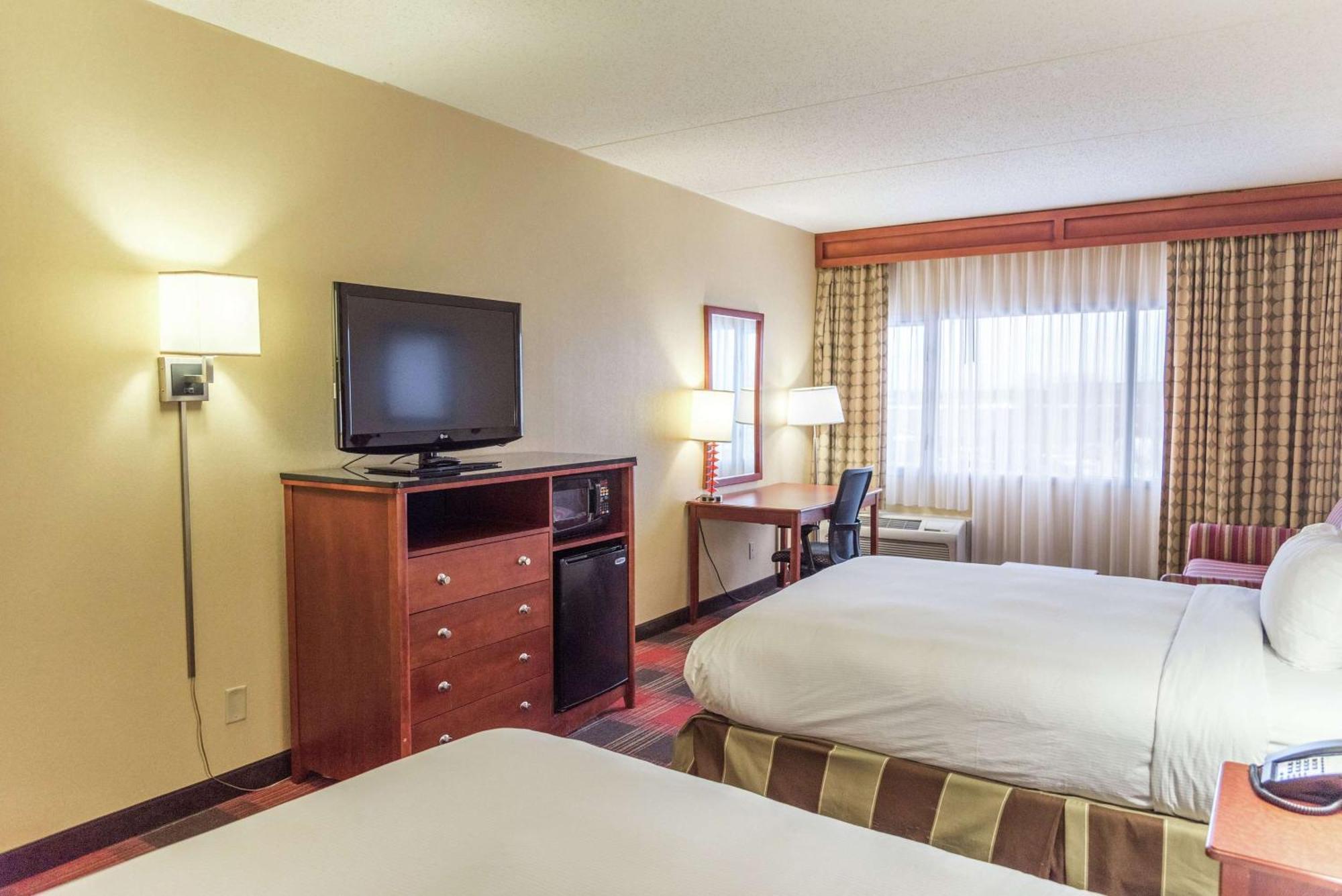 Queen Room with Two Queen Beds and Sofa Bed,1551655108:JPEG