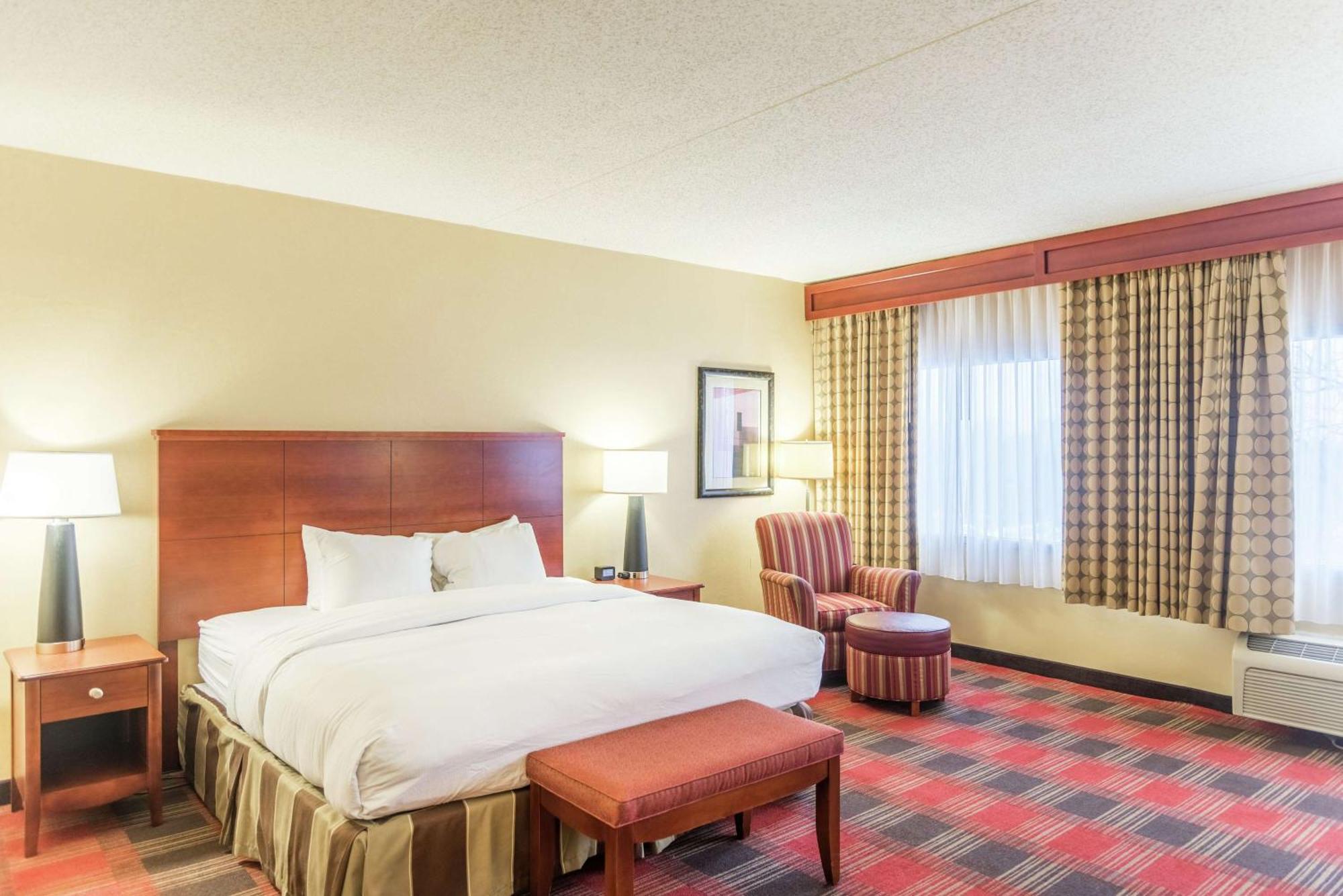 Junior King Suite with Seating Area,1551655006:JPEG